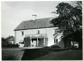 Svedvi sn, Hallstahammars kn, Fågelsjö.
F.d. kaptensboställe vid Västmanlands regemente, 1949.