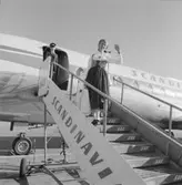 Fröken Skansen Margaretha på väg till Amerikaresan, Arlanda. Flygplan, SAS.
