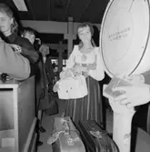 Fröken Skansen Margaretha på väg till Amerikaresan, Arlanda