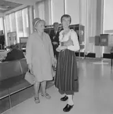 Fröken Skansen Margaretha på väg till Amerikaresan, Arlanda