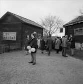 75-årsjubileet. Folksamling utanför krukmakeriet på Skansen.