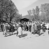 Folkvimmel på Bollnästorget, Skansen.