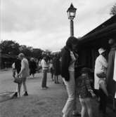 Allmänna publikbilder, Skansen augusti 1968. Marknadsgatan.