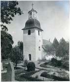 Säterbo sn, Arboga kn, Säterbo kyrka.
Exteriör  av kyrkan och del av kyrkogården.