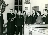 Inventariegenomgång i Kållereds kyrka i samband med Biskopsvisitationen år 1966. Från vänster ses biskop Bo Giertz (som studerar inventarieboken), kyrkvaktmästare Karl Olofsson, kyrkvärd Arvid Persson, Marta Nilsson (från syföreningen), kyrkorådet Alvar Andersson, ordförande i kyrkorådet Eivind Kullbring, kyrkorådet Margit Johansson, kantor Bengt Forsberg samt komminister Gustaf Lindman.