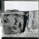 Torpa sn, Kungsör kn.
Skulpterad figur på Torpa kyrka, 1947.