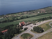 Flygfoto över Gyllene Uttern vid Gränna i Jönköpings kommun.  137/1970