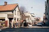 Bäckgatan i Växjö en solig vårdag 1969.