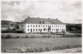 Epidemisjukuset i Bosgården, Mölndal. Okänt årtal. Svartvitt vykort, ej använt. Byggnaden invigdes 1925 och revs 1993.