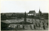 Tortuna sn, Västerås kn, Tortuna.
Målning föreställande Tortuna kyrka år 1802.