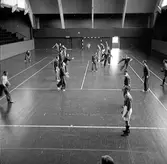 Handbollsträning i Jönköpings idrottshus.