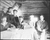 Kustartilleriet - män i uniform med fälttelefon, Östhammar, Uppland