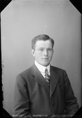 Ateljéporträtt - Axel Jansson från Kallboda, Gräsö socken, Uppland 1922