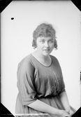 Ateljéporträtt - Lisa Brundin från Östhammar, Uppland 1922