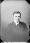 Ateljéporträtt - Nils Öhrn från Herräng, Häverö socken, Uppland 1921