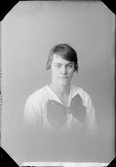 Ateljéporträtt - Gerda Söder från Simundö, Börstil socken, Uppland 1921