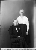 Ateljéporträtt - kvinna och Birger Olsson från Edsmossen, Skäfthammar socken, Uppland 1921