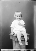 Ateljéporträtt - barn till Olle Jansson från Nolsterby, Börstil socken, Uppland 1921