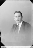 Ateljéporträtt - Gustaf Larsson från Johannisfors, Forsmark socken, Uppland 1921