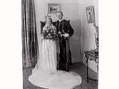 Brudparet Bruselius. Brudgumen är klädd i uniform. 
Margit Gerlach och Anders (Andreas) Bruselius (Bruzelius).