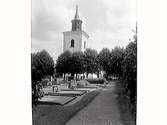 Lindbergs kyrka med kyrkogård.