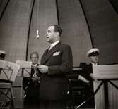 Direktör Ragnar Sachs håller tal 6 juni 1941, Nordiska Kompaniet.