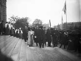 Nordiska museets invigning 1907. Prinsarna  Gustav, Carl, Eugen och Oscar på museets trappa.