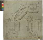 No 188. Nordiska Museet. Plan af bibliotekets öfre del. Detta rum inreds lika med midtrummet. Hiss.