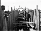 Cementfabrik lägger ner rör.