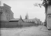 S:t Olofsgatan - Dragarbrunnsgatan i Uppsala 1901 - 1902 med Upsala Bayerska Bryggeri AB