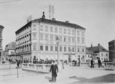 Drottninggatan - Östra Ågatan, Dragarbrunn, Uppsala 1901 - 1902. I förgrunden Nybron.