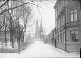 S:t Larsgatan mot sydöst från Skolgatan, Fjärdingen, Uppsala 1901 - 1902