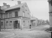 Bäverns gränd i korsningen med Dragarbrunnsgatan, Kungsängen, Uppsala 1901 - 1902