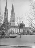 Gustavianum och Uppsala domkyrka från Universitetsparken, Uppsala 1901 - 1902