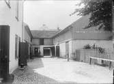 Gårdsinteriör, kvarteret Kroken, Kungsängsgatan 13, Uppsala 1908