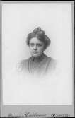 Kabinettsfotografi - ung kvinna, år 1902