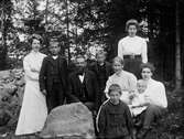 Söderkvist med familj, Hållnäs socken, Uppland 1910