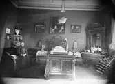 Sängkammaren i ombudsman Deurells hem, Dragarbrunnsgatan 46, Uppsala 1890
