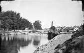 Hamnen i Uppsala med Islandsbron och ångfartyget Fyris, Uppsala före 1874