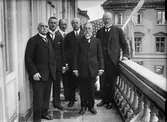 Grupporträtt - män på Hotell Uppsala Gilles balkong, Fyristorg, Uppsala 