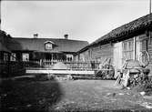 Gårdsmiljö, Albrektssons, Skäve, Vaksala socken, Uppland sannolikt 1920-tal