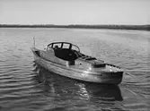 Motorbåt, sannolikt på Ekoln, Uppland, 1934