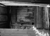 Södra dörren i bottenvåningen, loftbod i Fäcklinge, Tierps socken, Uppland 1934