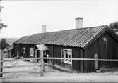 Bodar och stuga - Strömbom, Ånge, Lena socken, Uppland, sannolikt 1920-tal