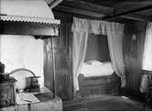 Dagligstuga  med väggfast säng - Erika Åhlén, Målsta, Bälinge socken, Uppland 1920-tal