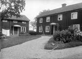Gårdsmiljö med mangårdsbyggnad och flygelbyggnad, Erik Ers-gården, Heby, Västerlövsta socken, Uppland