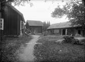 Gårdsmiljö, Vretatorp, Dalby socken (Uppsala-Näs socken), Uppland, sannolikt 1920-tal