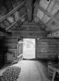 Interiör med innertak i källarbod, Bodarna, Funbo socken, Uppland