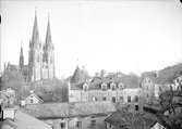 Uppsala domkyrka med kvarteret Rosenberg i förgrunden 1937