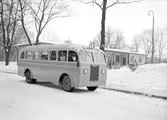Stadsbuss utanför Uppsala busstation, Järnvägsområdet, Kungsgatan, Uppsala 1937